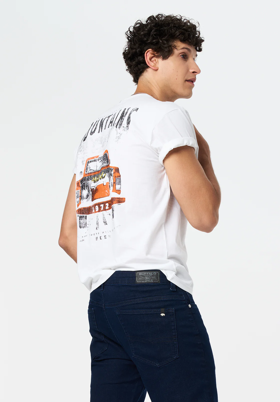Tobin Men's Graphic T-Shirt with Truck and Beer Print, Optic White - BM24703 - Image 3